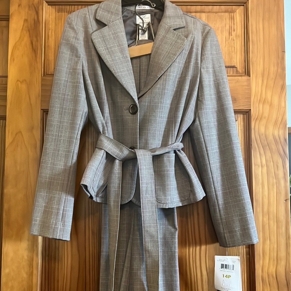 Like new Emma James stretch suit jacket and pants grey pink white black pattern